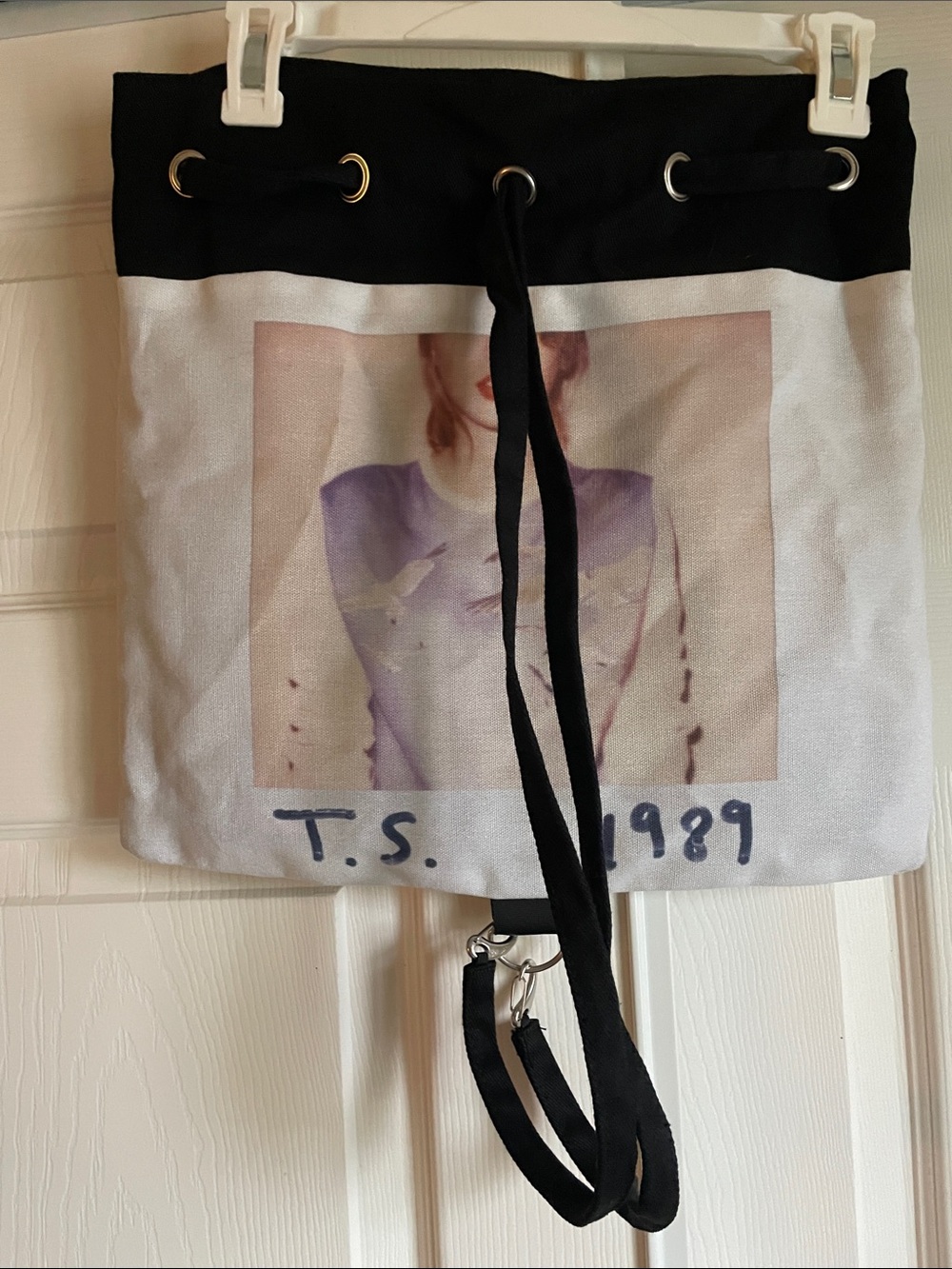 Taylor Swift Drawstring Backpack/Bag - Picture 2 of 3